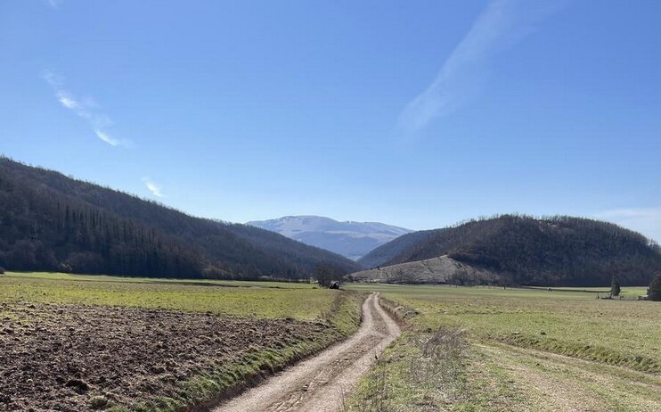 Passeggiata lungo il sentiero della Tramontana a Colfiorito